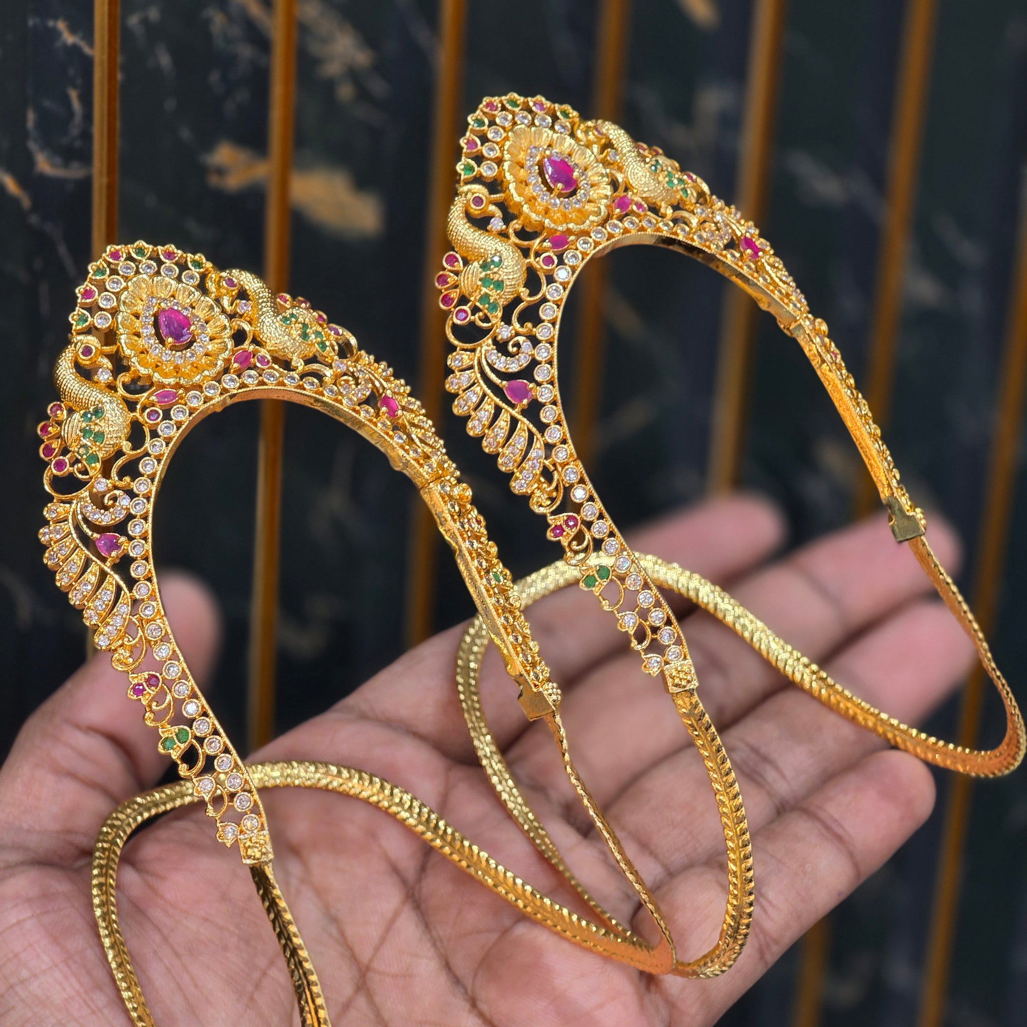 ARVANKIE PAIR