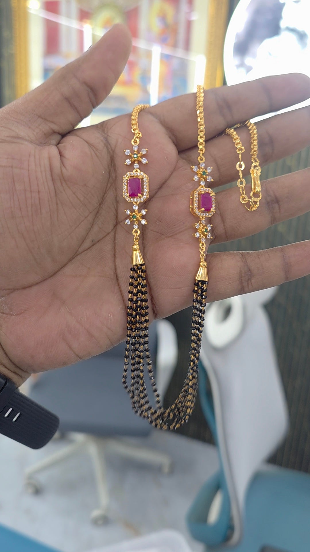SHORT BLACK BEADS 18 inches