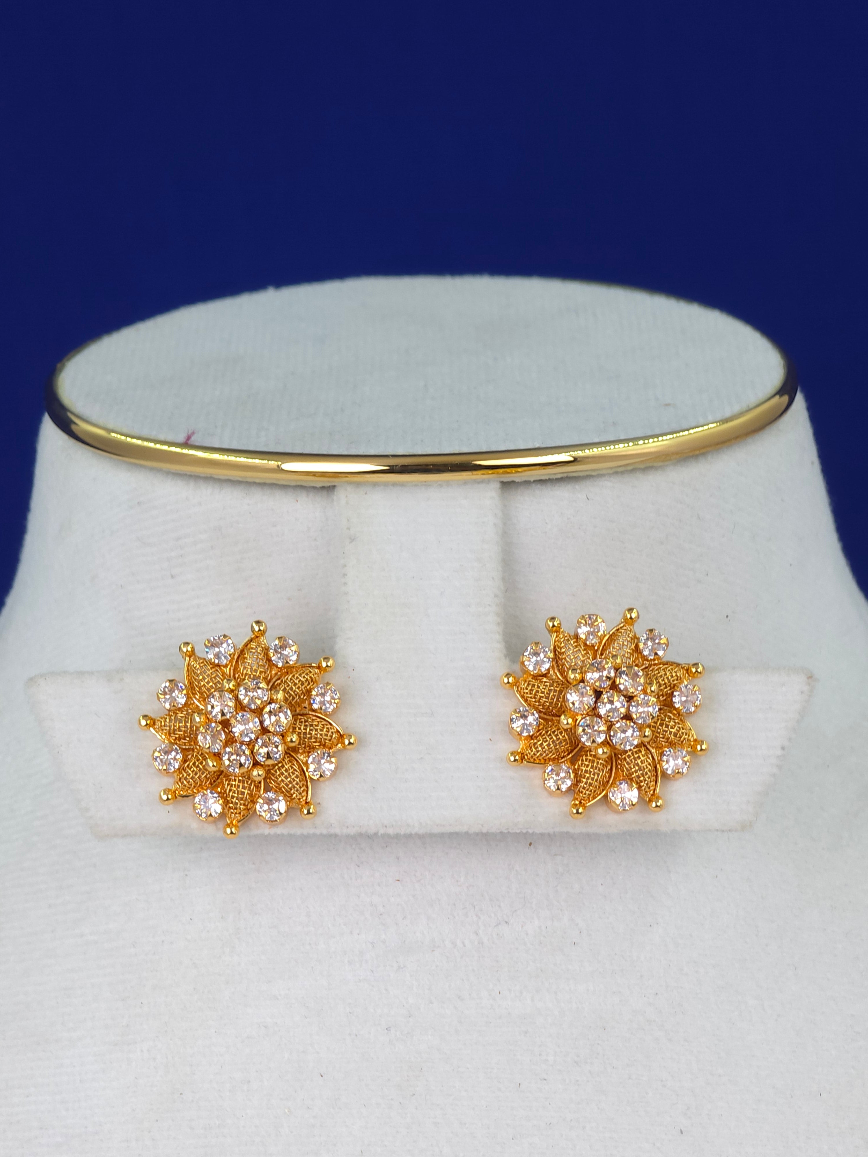 GOLD FINISH SCREW TYPE EARING STUDS
