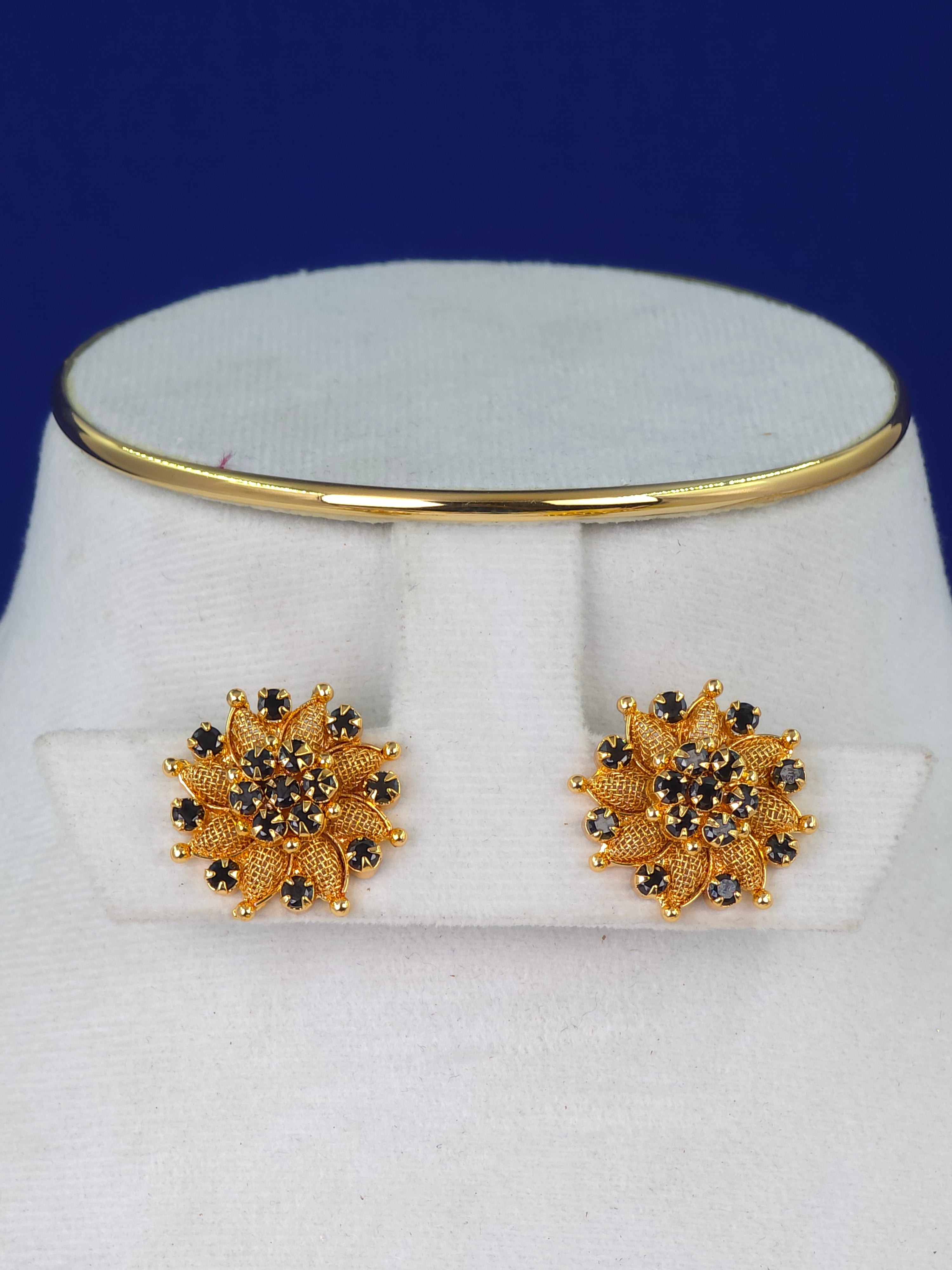 GOLD FINISH SCREW TYPE EARING STUDS