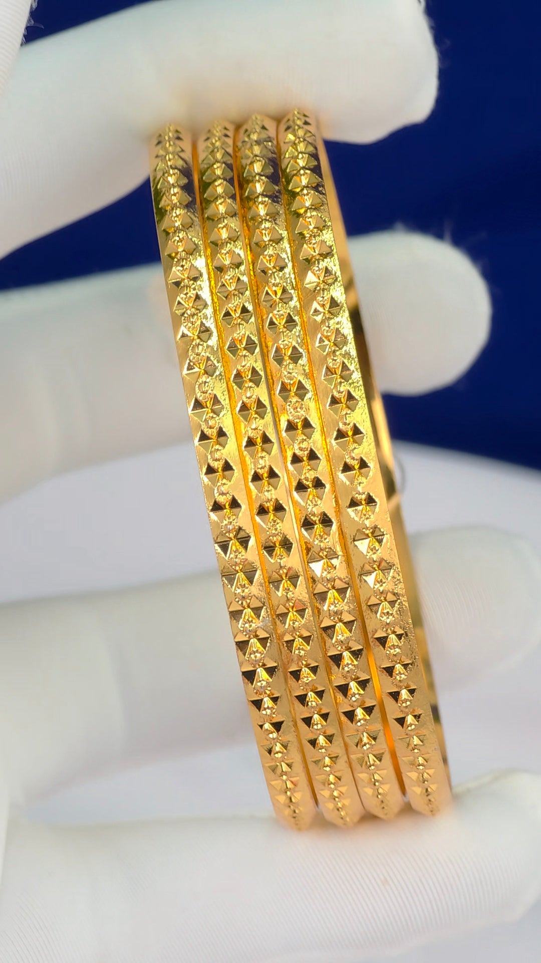 DAILY WARE BANGLES 
ALL SIZE 2.4 2.6 2.8 2.10 
9125029
