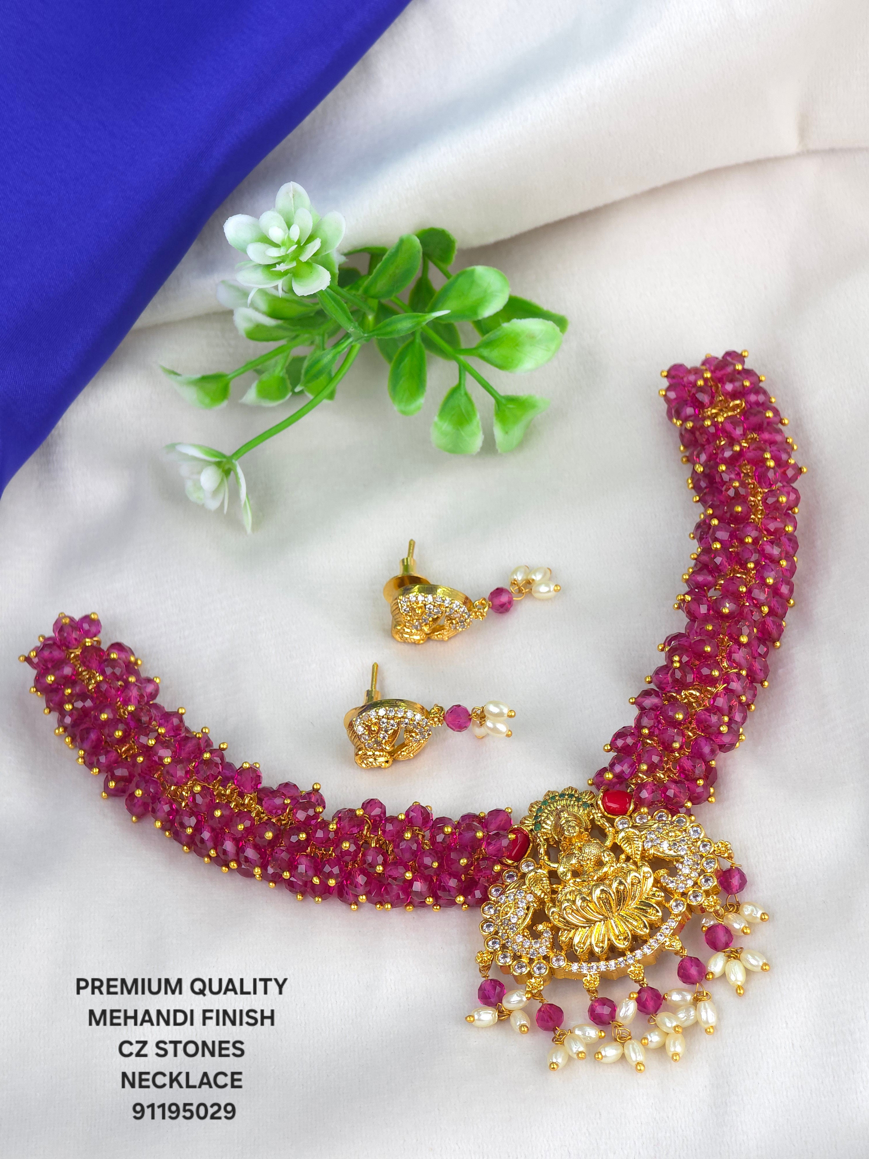 MATT FINISH GUTTAPUSALLU CRYSTAL NECKLACE