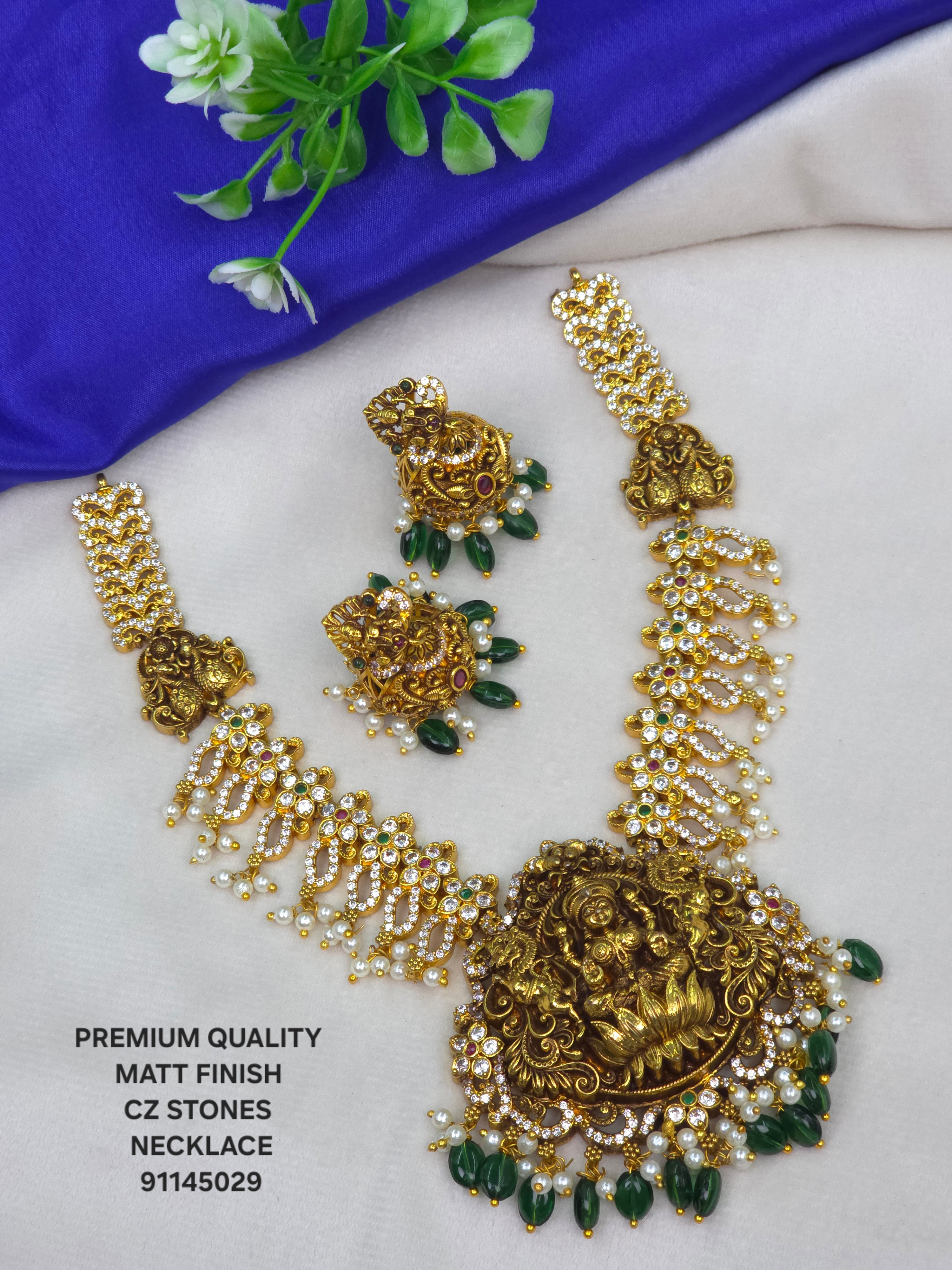 NAKISHI NECKLACE